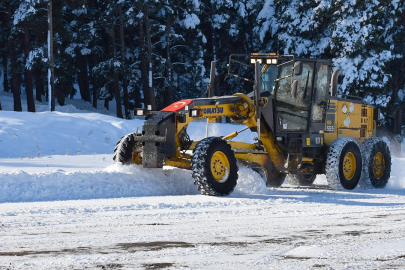 Yoğun kar nedeniyle 1117 yol ulaşıma kapandı