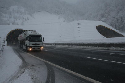 Bolu Dağı'nda ağır tonajlı araçların geçişine izin verilmiyor