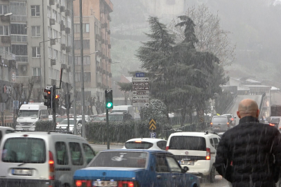 Bursa'da şehir merkezi beyaza büründü!