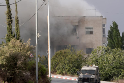 Katil İsrail Batı Şeria'da evlere gaz bombası atıyor