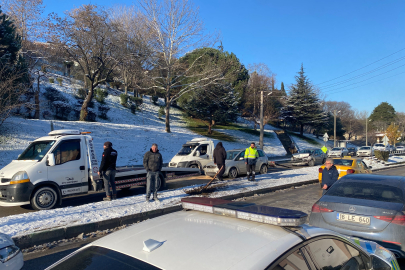 Bursa'da 3 aracın karıştığı kazada 4 kişi yaralandı