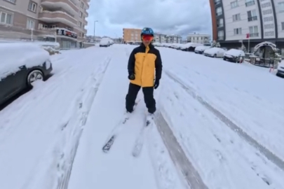 Bursa'da ilginç görüntü: İşe kayakla gitti