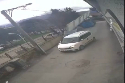 Bursa'da çatılar uçtu, ağaçlar devrildi!