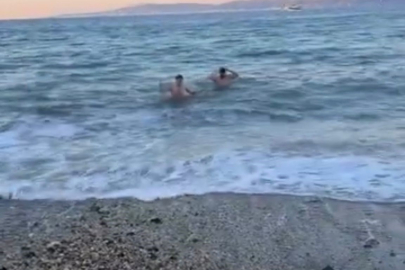 Bursa'da dondurucu soğukta denize girdiler