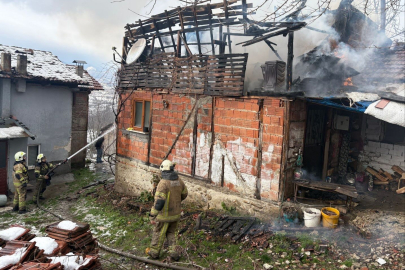 İnegöl’de korkutan yangın: tek katlı ev küle döndü
