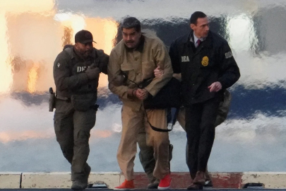 Nicolas Maduro, helikopterle ABD Mahkemesi'ne götürüldü