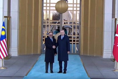 Cumhurbaşkanı Erdoğan, Malezya Başbakanı Enver İbrahim'i resmi törenle karşıladı