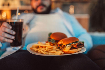 İngiltere'de abur cubur ürünlerine reklam yasağı