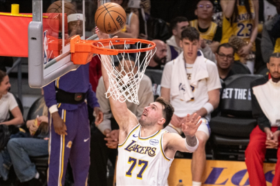 NBA'de Lakers, Luka Doncic ve LeBron James ikilisiyle kazandı