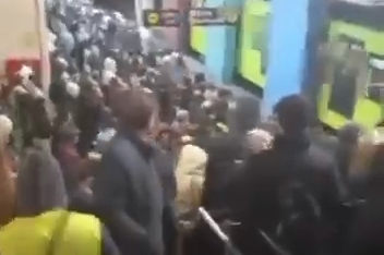 Bursa'da lodos ve sağanak ulaşımı vurdu... Metro seferleri aksadı
