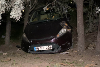 Bursa'da otomobil alışveriş merkezinin bahçesine uçtu