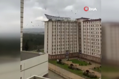 Bursa'da şiddetli fırtına çatıları böyle uçurdu