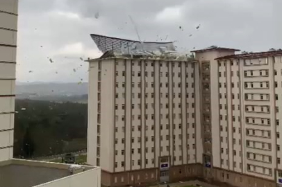 Bursa'da şiddetli fırtına çatıları uçurdu!