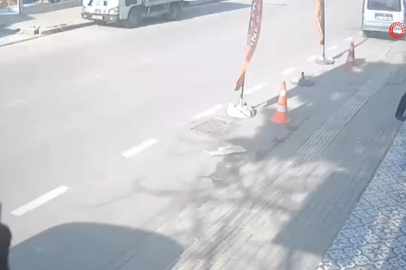 Bursa'da tır, motokuryeye çarptı!