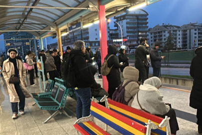 Bursa metrosunda fırtına ve yağmur seferleri aksattı!