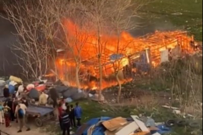 Karacabey'de korkutan ağıl yangını