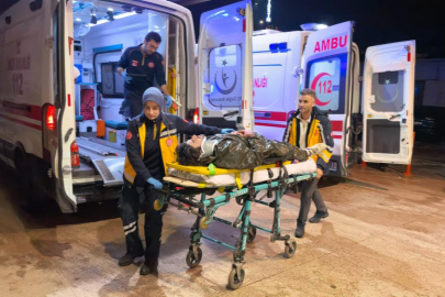 Bursa'da motosiklet yayalara çarptı: 1'i ağır 2 yaralı