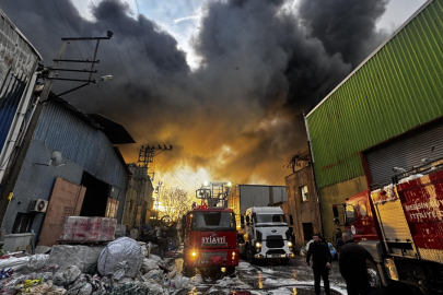 Mersin'de geri dönüşüm fabrikasında yangın