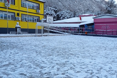 Bursa’da kar tatili gibi devamsızlık! Öğrenciler okula gitmedi  