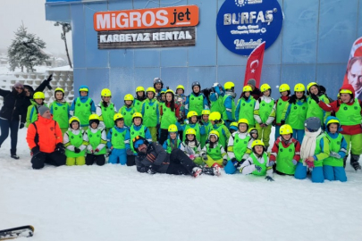 Bursa Büyükşehir'le öğrencilerin kayak keyfi