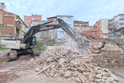 Bursa'da metruk binalarla mücadele sürüyor