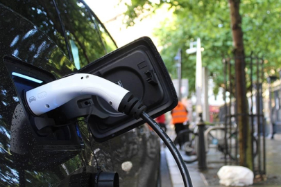 Dünyada 2025'teki elektrikli araç satışları 20,7 milyonla rekor kırdı