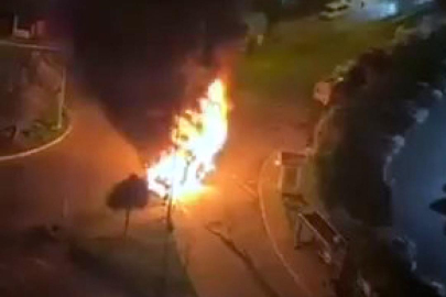 Avcılar'da park halindeki İETT yandı