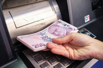 Memur ve emeklilerin zamlı maaşları ödeniyor