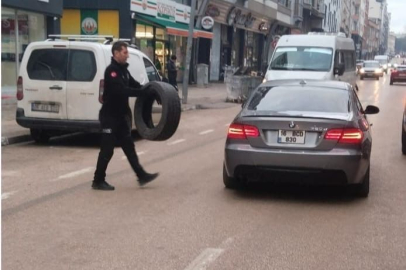 Bursa'da kaldırımlar işgallerden arındırılıyor