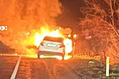 Bursa'da seyir halindeki otomobil alev alev yandı