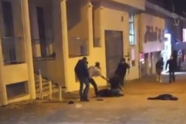 Bursa'da sokak ortasında iki genç çakıyla birbirini yaraladı