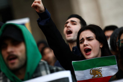 İran'daki olaylarda ölenlerin sayısı 2 bin 677'ye yükseldi