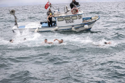Bursa'da Hıristiyan topluluğu denizden haç çıkardı