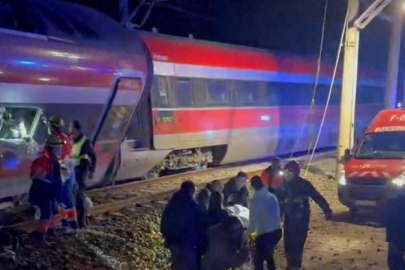 İspanya'da iki hızlı tren raydan çıktı: 21 ölü