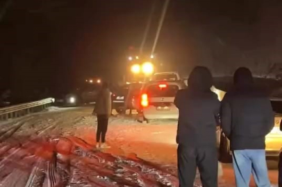 Oylat Kaplıcaları'nda 20 araç yolda mahsur kaldı