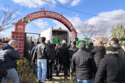 Bursa'da feci kazada hayatını kaybeden 2 genç kız son yolculuğuna uğurlandı