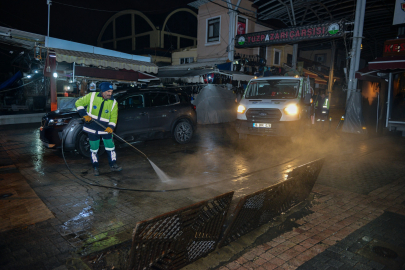 Bursa'da tarihi çarşı ve hanlar bölgesinde gece mesaisi