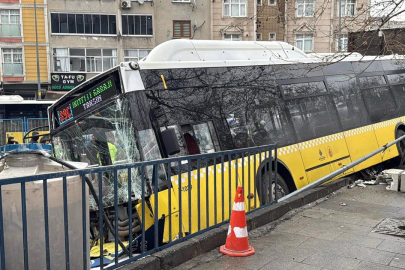 Kontrolünü kaybeden İETT sürücüsü otoparka daldı