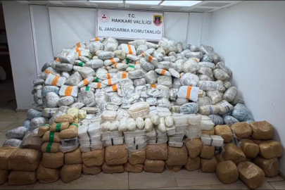 Hakkari'de 860 kilogram uyuşturucu ele geçirildi