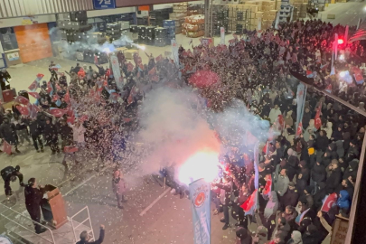 Metaş işçileri kazandı... TOFAŞ'ta büyük kutlama