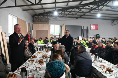 Başkan Karabatı, emekçileri kahvaltıda ağırladı