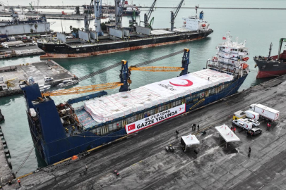 Kızılay'ın 20. "İyilik Gemisi" Gazze'ye uğurlandı