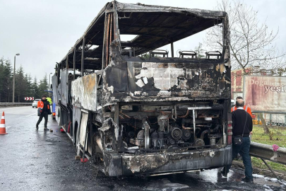 Anadolu Otoyolu'nda yolcu otobüsü alevlere teslim oldu