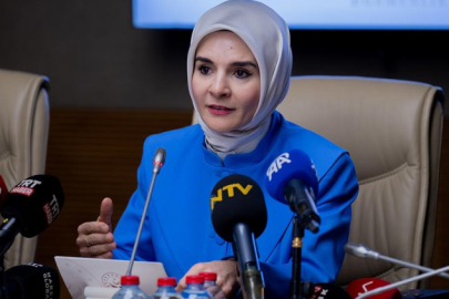 Bakan Göktaş’ı isyan ettiren talep: Mavi gözlü olsun, kız olsun…