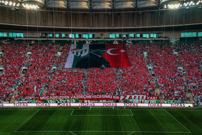 Stadyum Türk Bayraklarıyla Donatılıyor