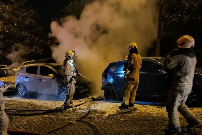 Beşiktaş'ta gece yarısı 4 araç alev alev yandı