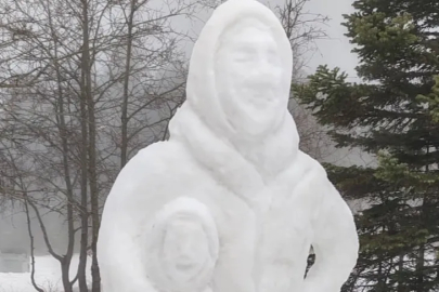 Uludağ’da kardan heykel sanat eserini aratmadı