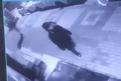 Bursa'da gece terörü: Alkollü iki şahıs park halindeki araçlara zarar verdi