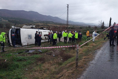 Kontrolden çıkan midibüs şarampole devrildi: 25 yaralı