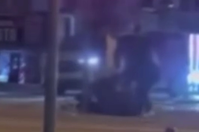 Bursa'da iki genç sokak ortasında birbirine girdi